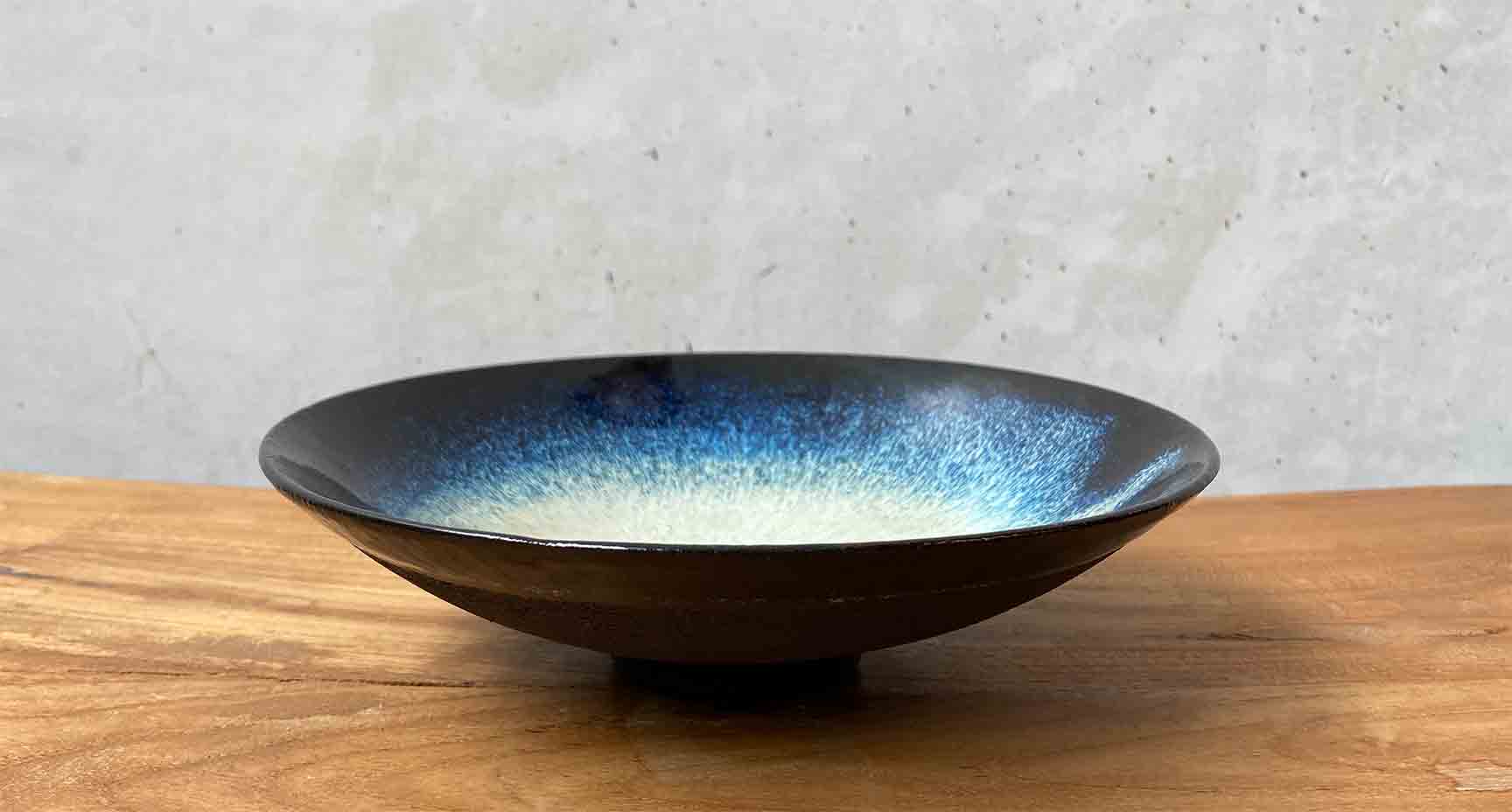 Alays in love with the siplicity of this simple footed bowl that will raise your vibe!